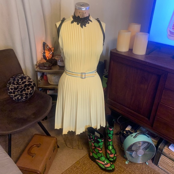 Original Vintage David Crystal Dress. In a gorgeous yellow. Size small. - Picture 7 of 9